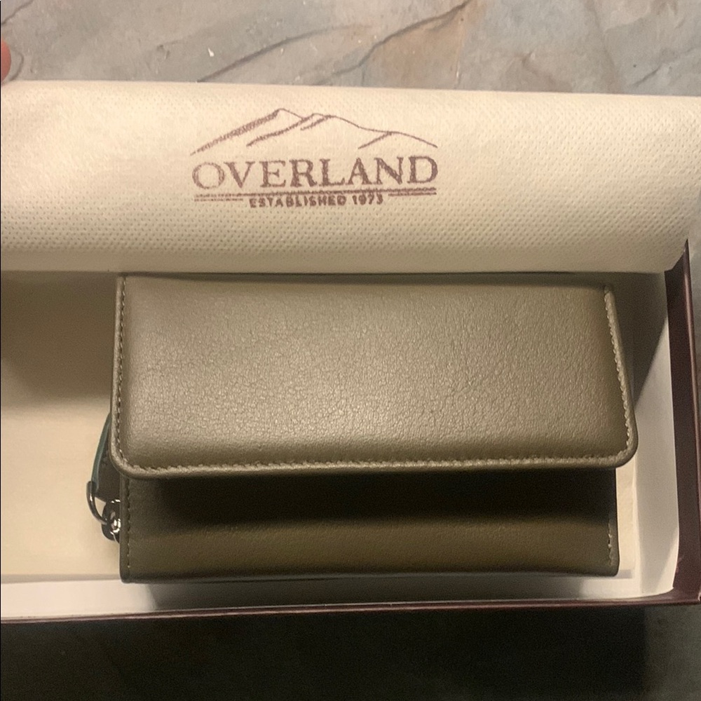 Overland Women's Trifold Zip Wallet